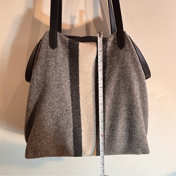 689 Fifth Avenue Collection Stylish Gray and Black Tote Shoulder Bag Fabric - Picture 4 of 14